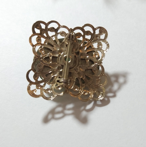 Vintage Faux Jade Carved Flower Gold Tone Brooch - Picture 6 of 9